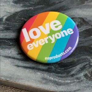 Love Everyone Pin